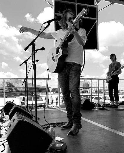 Gallery photo 3 of Jimmy Nash - Singing Guitarist