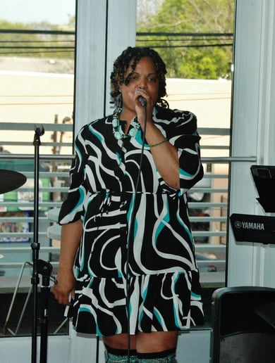 Gallery photo 8 of Steph JNote