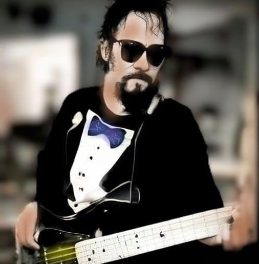 Gallery photo 1 of Joaquin On Bass