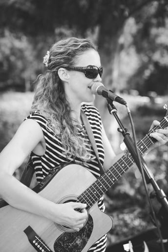 Gallery photo 2 of Jocelyn Oldham Live