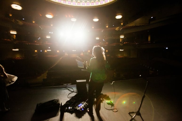 Gallery photo 6 of Jocelyn Oldham Live