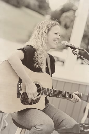 Gallery photo 10 of Jocelyn Oldham Live