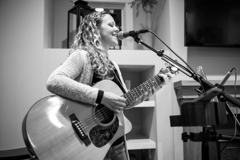 Gallery photo 17 of Jocelyn Oldham Live