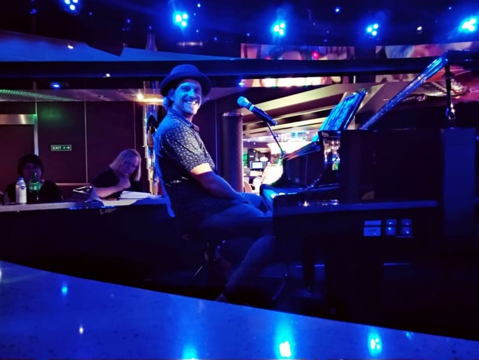 Gallery photo 1 of Joe Hollywood - Piano Entertainer