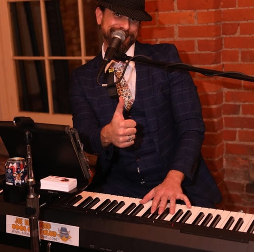 Gallery photo 5 of Joe Hollywood - Piano Entertainer
