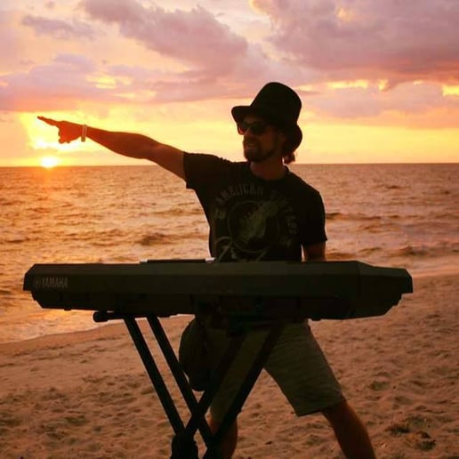 Gallery photo 6 of Joe Hollywood - Piano Entertainer