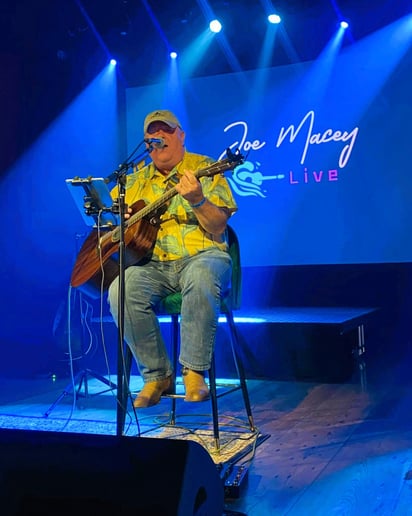 Gallery photo 5 of Joe Macey Live