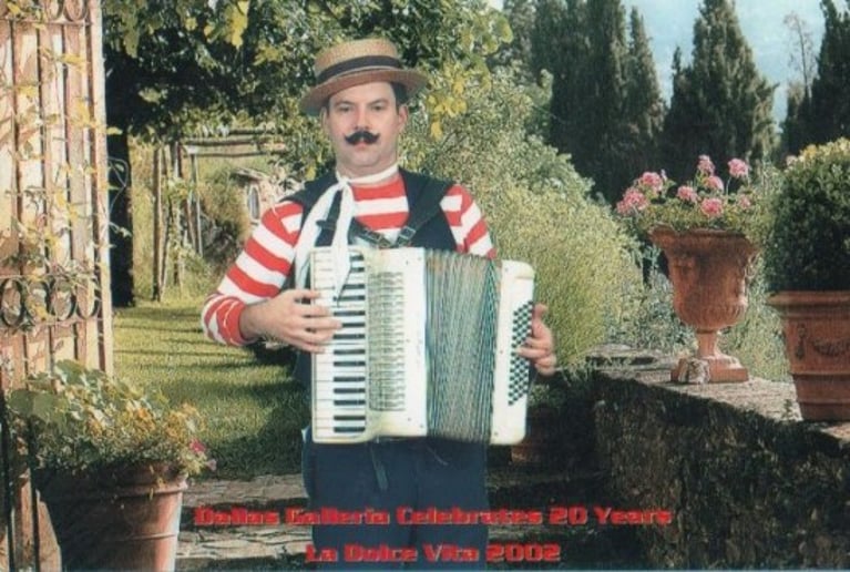 Gallery photo 4 of John the Piano Man