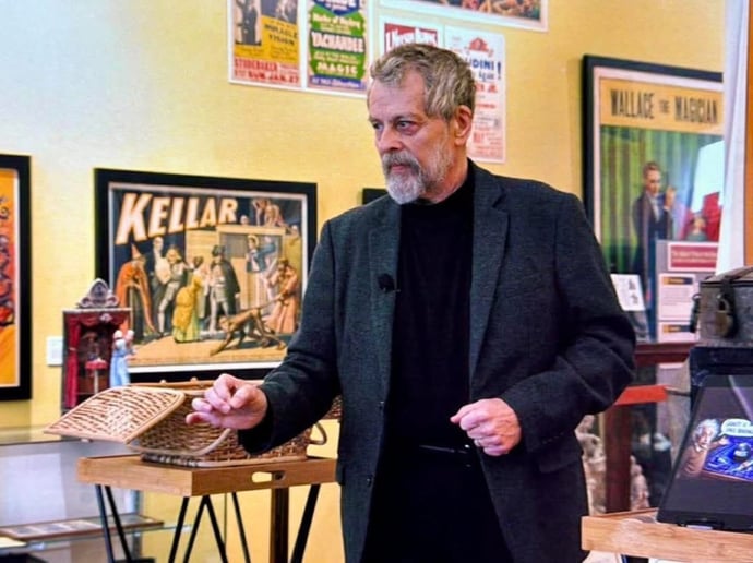 Gallery photo 5 of John Sherwood at MysteryVisits