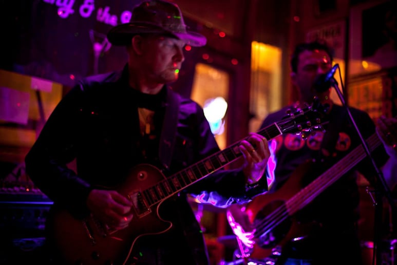 Gallery photo 4 of Johnny and The Walkers