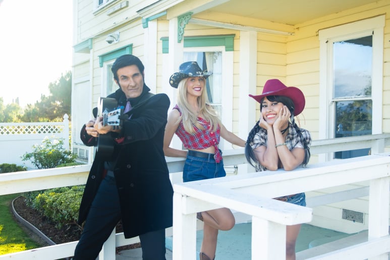 Gallery photo 1 of Johnny Cash and the Girls' Named Sue