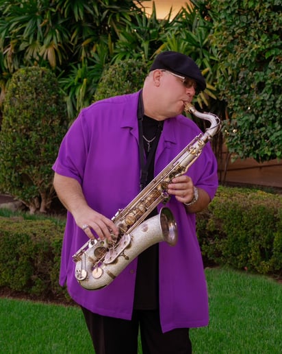 Gallery photo 3 of Johnny Mag Sax