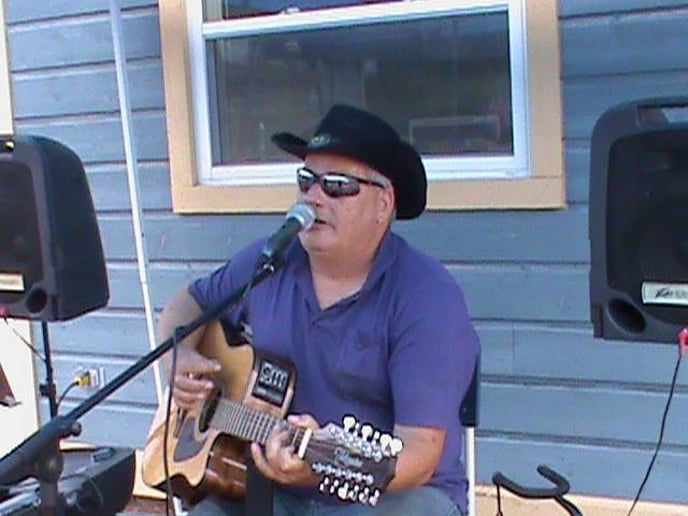 Gallery photo 1 of Johnny Moola