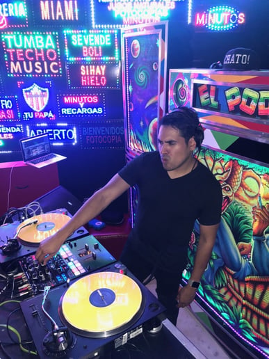 Gallery photo 12 of DJ Johnny Seriuss