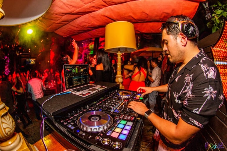 Gallery photo 6 of DJ Johnny Seriuss