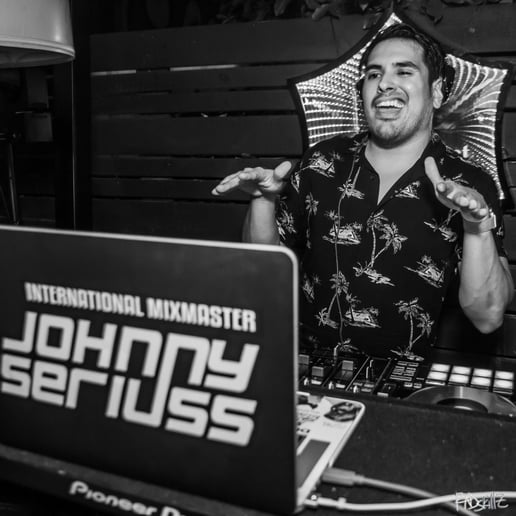 Gallery photo 23 of DJ Johnny Seriuss