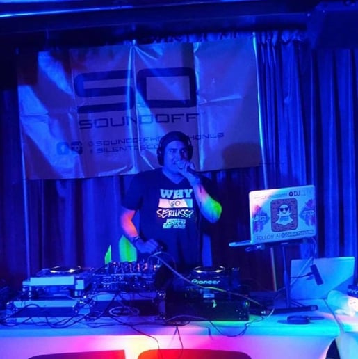 Gallery photo 17 of DJ Johnny Seriuss