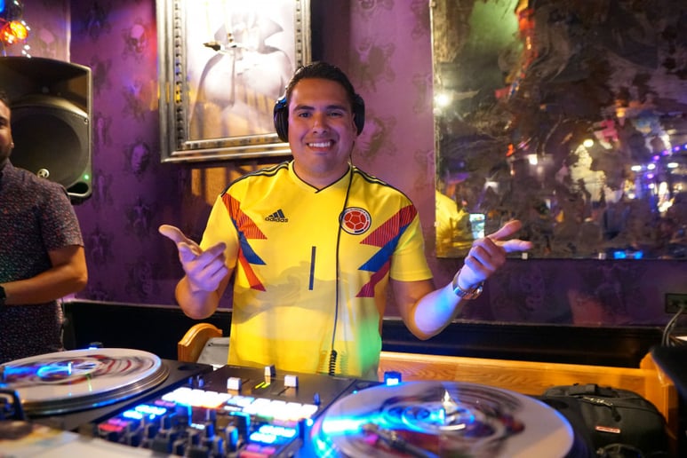 Gallery photo 13 of DJ Johnny Seriuss