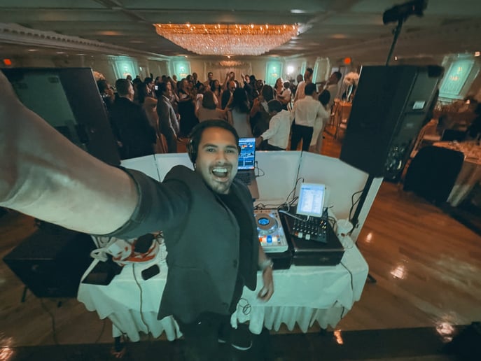 Gallery photo 3 of DJ Johnny Seriuss