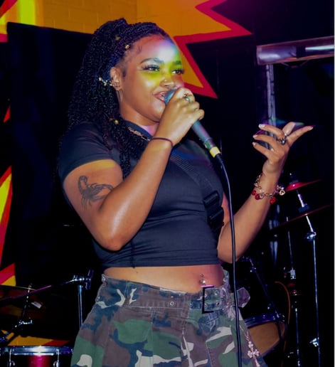 Gallery photo 2 of Joi B