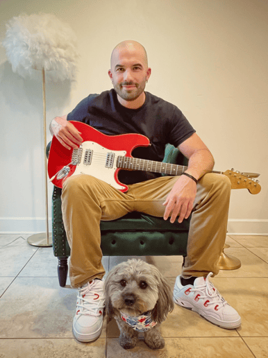 Gallery photo 7 of Jon Cabrera | Acoustic Guitar Corporate One-Man-Band