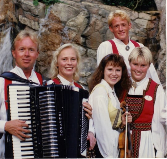 Gallery photo 4 of Jon Persson, Artistic Piano & Tasteful Accordion