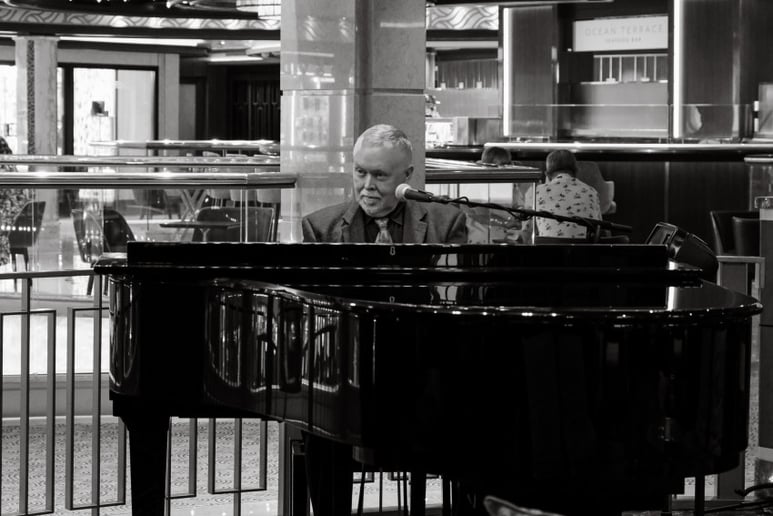 Gallery photo 7 of Jon Persson, Artistic Piano & Tasteful Accordion