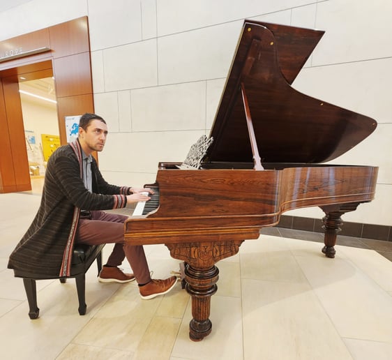 Gallery photo 10 of Jonah Piano
