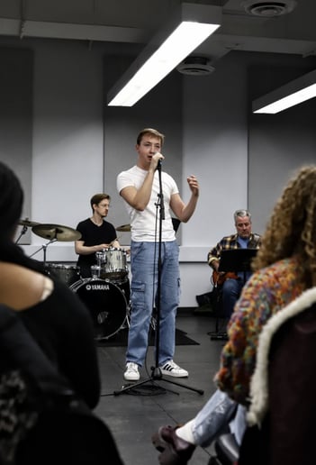 Gallery photo 4 of Josh Thone – Broadway & Jazz Vocals