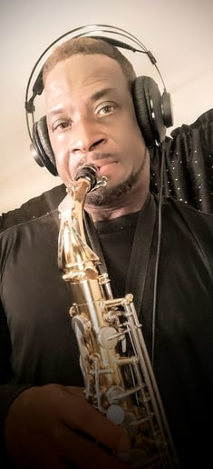 Gallery photo 4 of Joyful Sax Sounds by Tray