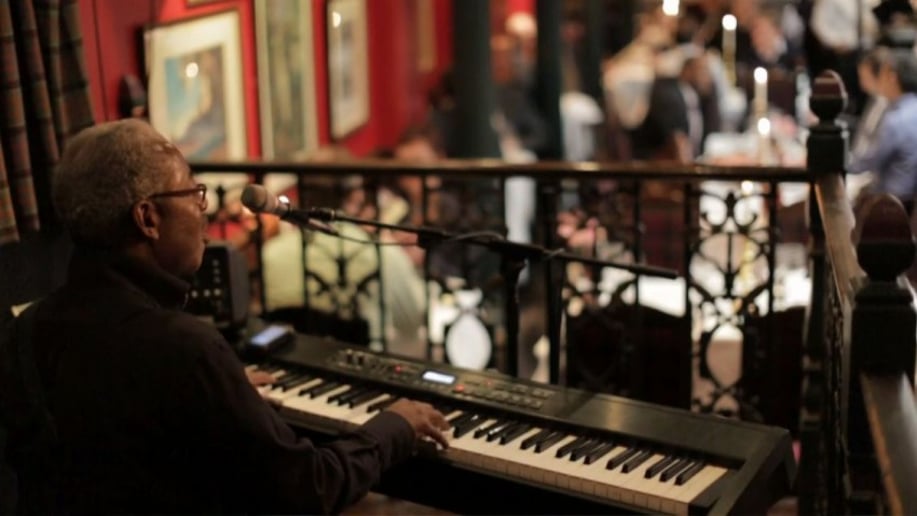 Gallery photo 1 of JP Newton -pianist