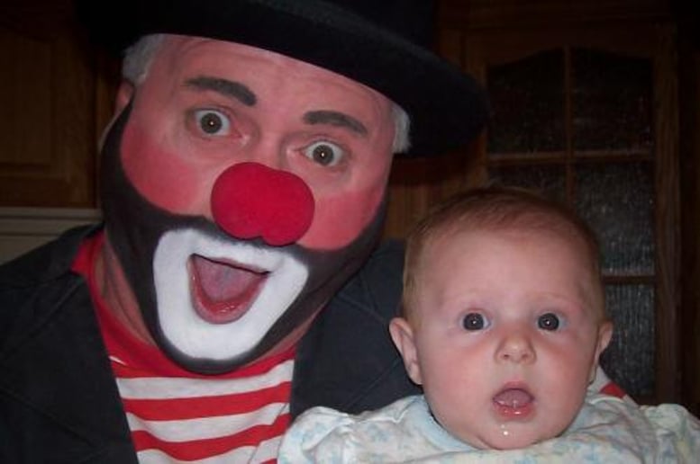 Gallery photo 6 of The Magic of Jeff the Juggler