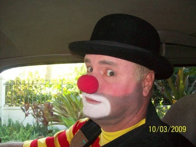 Gallery photo 10 of The Magic of Jeff the Juggler