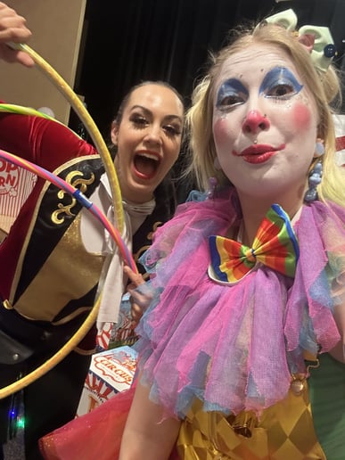Gallery photo 2 of Juggling Clown