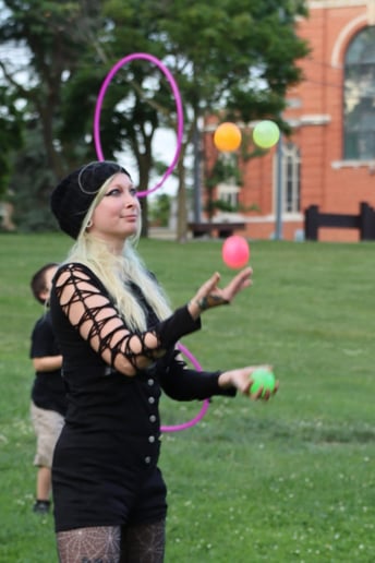 Gallery photo 3 of Juggling Clown