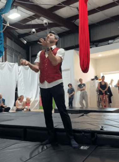 Gallery photo 2 of Juggling Joe