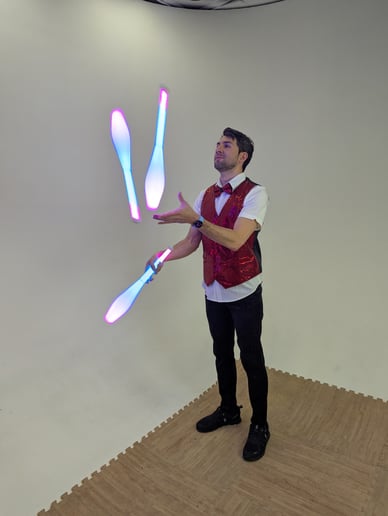 Gallery photo 3 of Juggling Joe