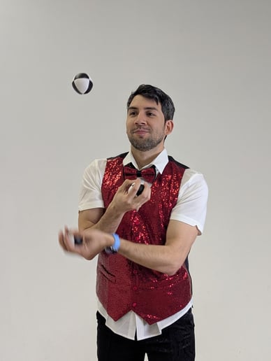 Gallery photo 4 of Juggling Joe