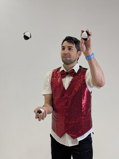 Gallery photo 5 of Juggling Joe