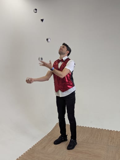 Gallery photo 6 of Juggling Joe
