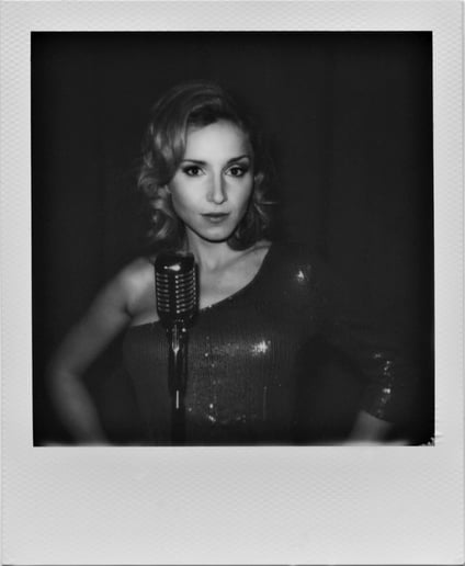 Gallery photo 4 of Juilliard Trained Singer Annie Moore