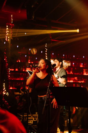 Gallery photo 4 of Julia Carbajal (Singer/Duo)