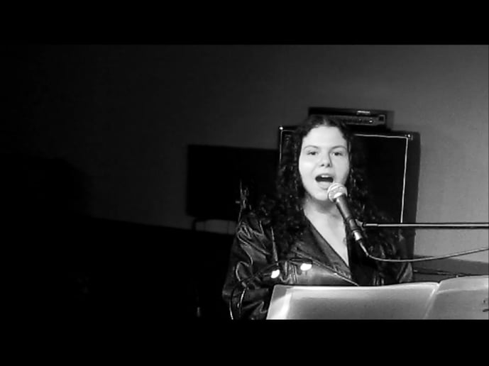 Gallery photo 3 of Juliana Galdeano - Singer-Songwriter