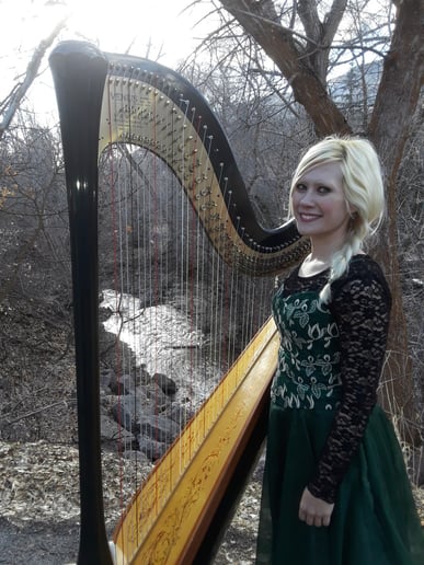 Gallery photo 1 of Julie ni Hewkin, Harpist and Vocalist