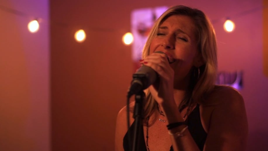 Gallery photo 6 of Julie Savannah - Vocalist / Guitarist