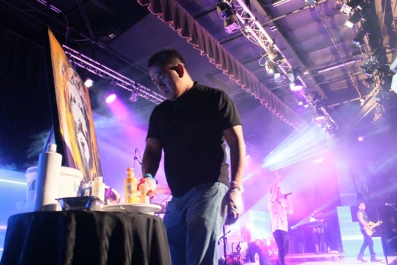 Gallery photo 1 of Jun Jamosmos Live Stage Painter-Artist