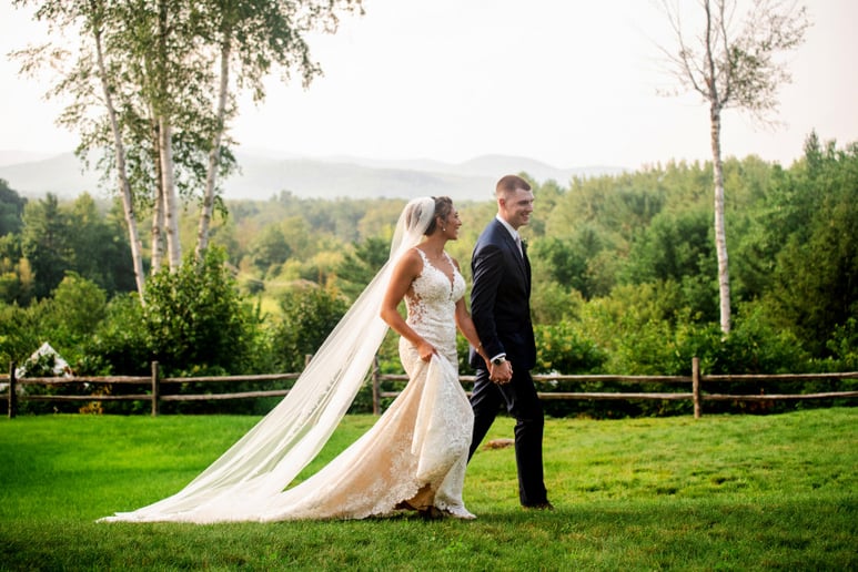 Gallery photo 1 of Wedding Officiant, Linda Jennings