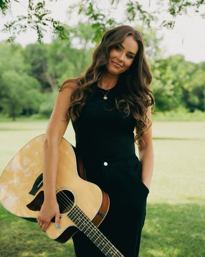 Gallery photo 8 of Justine Ewald