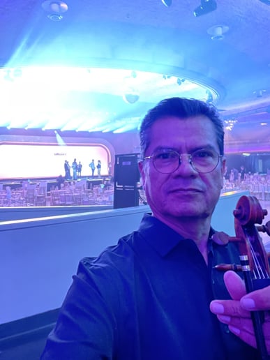 Gallery photo 2 of Alfonso - Violinist