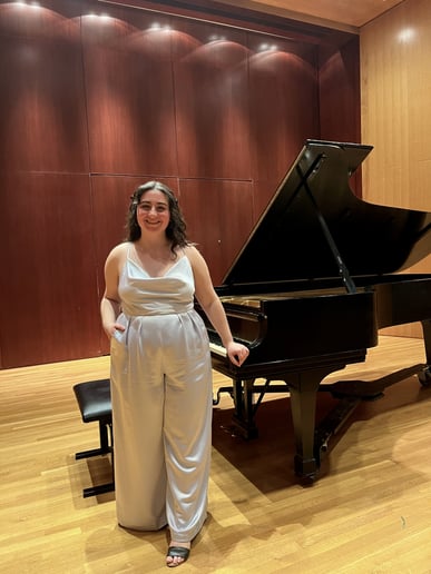 Gallery photo 1 of Kait O'Hanlon, pianist